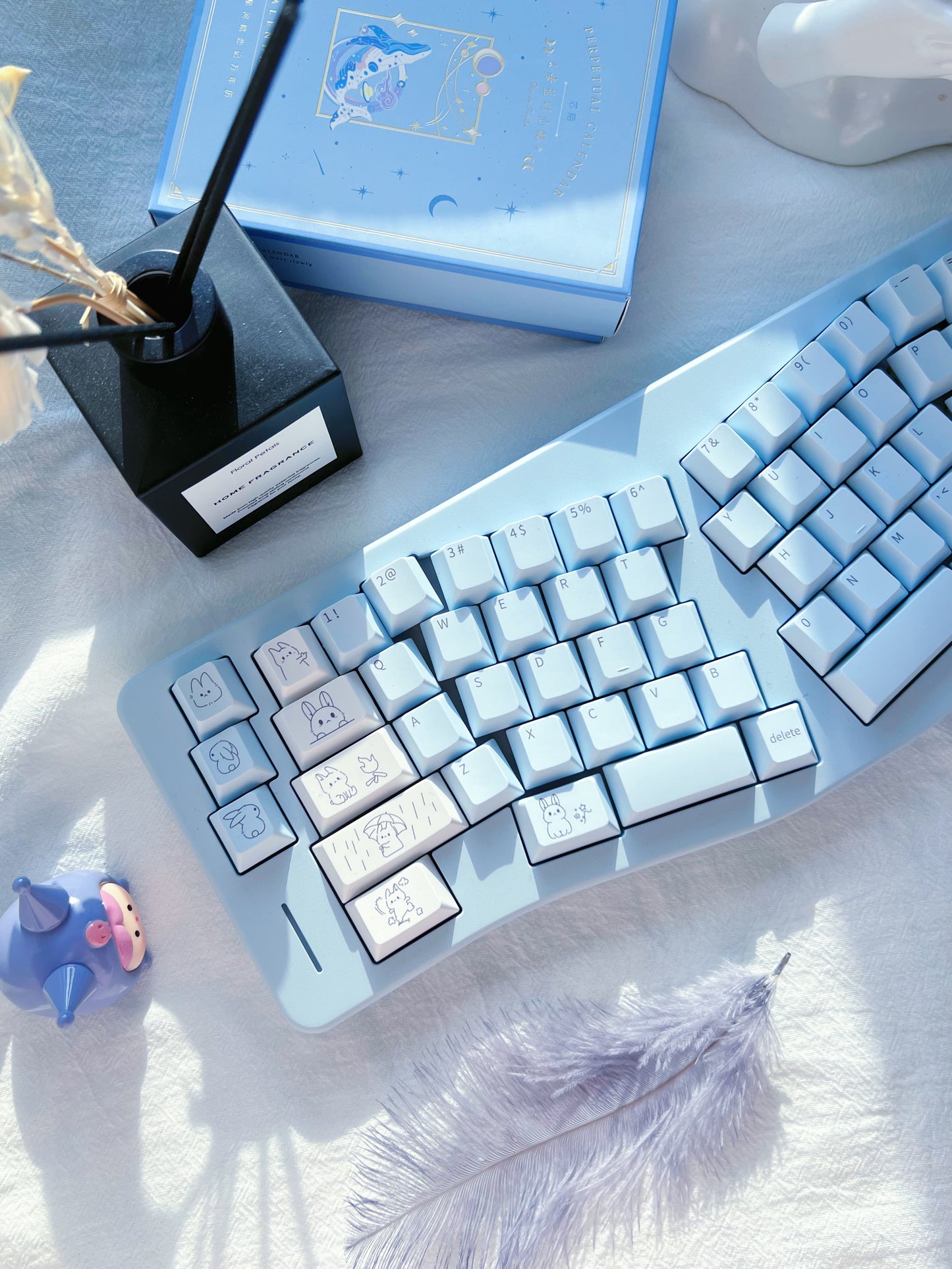 Qtuo Studio - Blue Bunny Keycaps