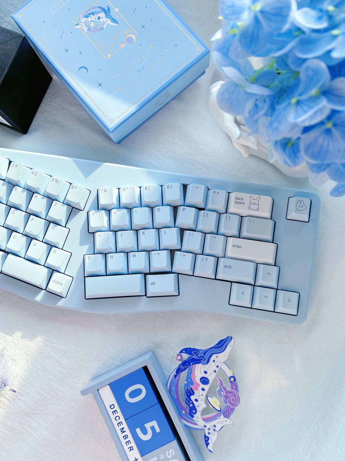 Qtuo Studio - Blue Bunny Keycaps