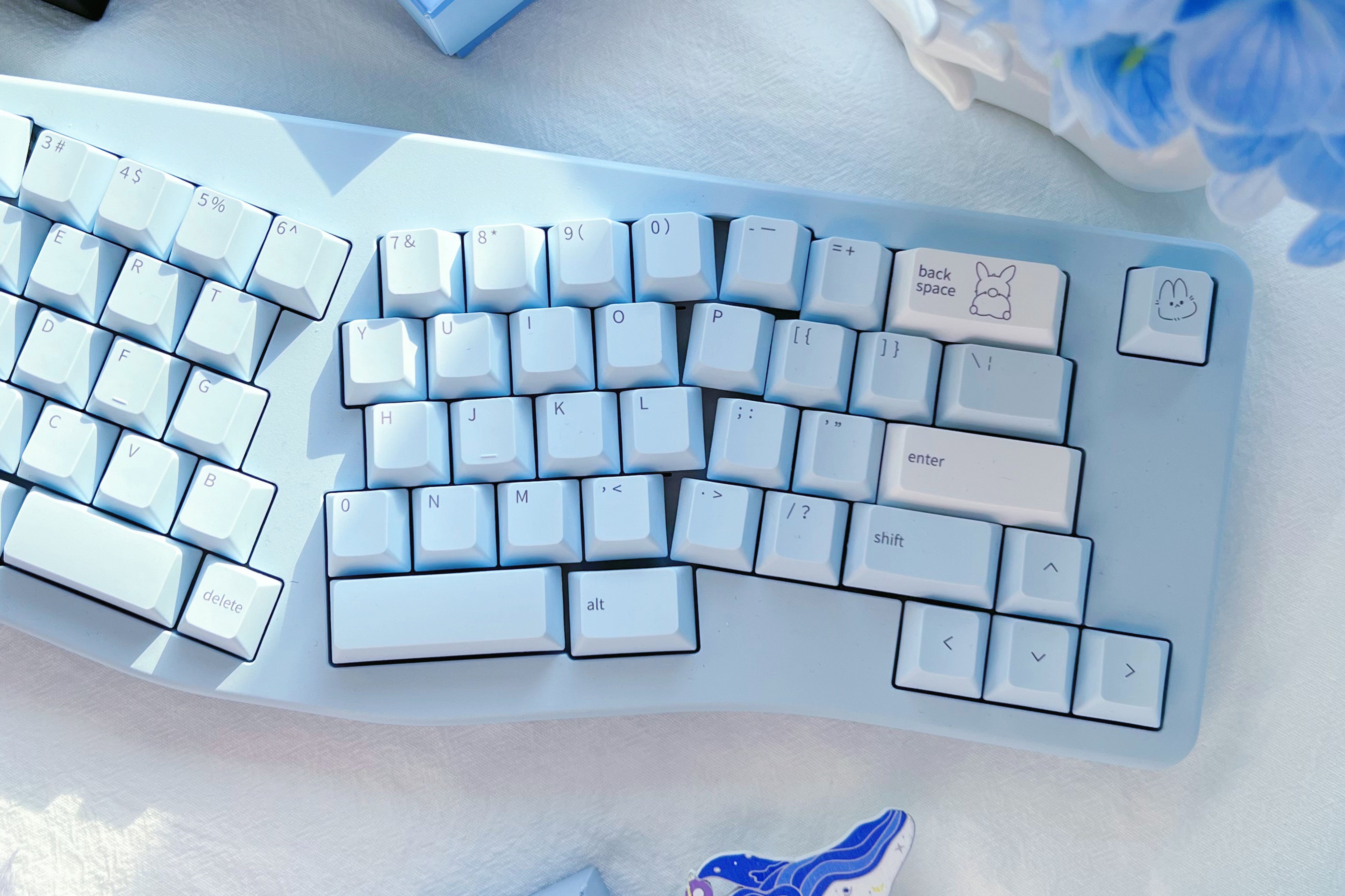 Qtuo Studio - Blue Bunny Keycaps