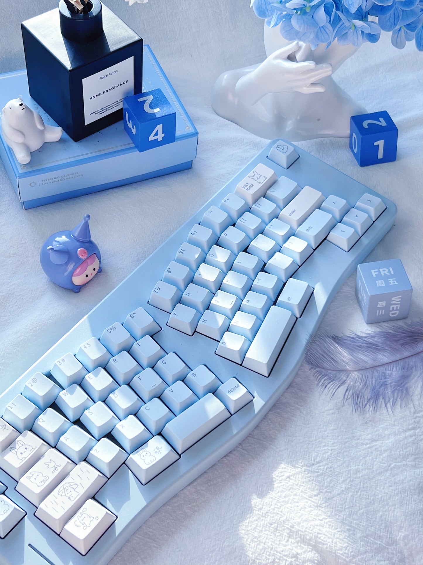 Qtuo Studio - Blue Bunny Keycaps