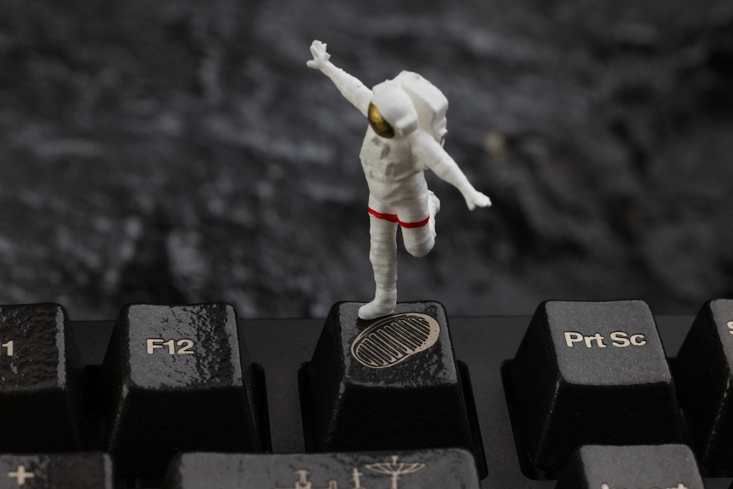 [Group-Buy] Awekeys Metal Keycap Set - Moon Landing