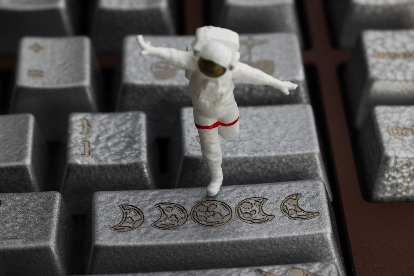 [Group-Buy] Awekeys Metal Keycap Set - Moon Landing